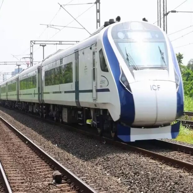 সূত্রের খবর অনুযায়ী জানা গিয়েছে, আগামী ২৯ মে অর্থাৎ সোমবার উদ্বোধন করা হবে নিউ জলপাইগুড়ি থেকে গুয়াহাটিগামী বন্দে ভারত এক্সপ্রেস ট্রেনের।
