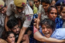 বড় খবর! দেশের জন্য জেতা সব মেডেল আজ গঙ্গায় ভাসিয়ে দেবেন কুস্তিগীররা