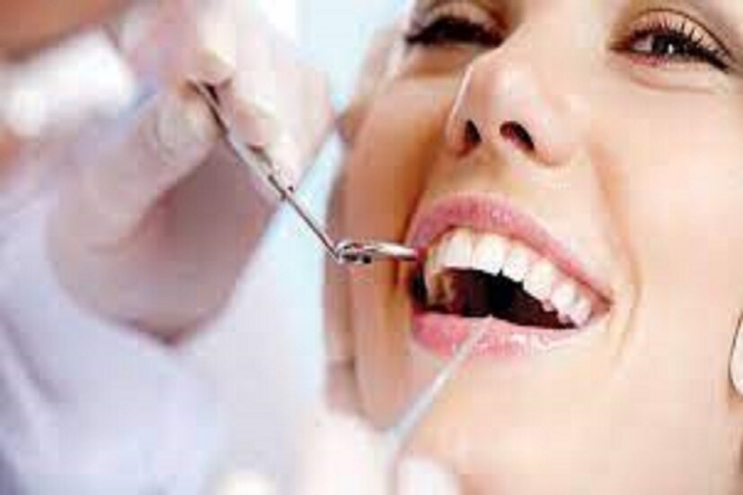 টুথ ব্রাশের মধ্যে ব্যাকটেরিয়া, ফাঙ্গাস, ভাইরাস ইত্যাদি বেড়ে ওঠে এই জীবাণু বৃদ্ধি মানেই মুখে ইনফেকশনের কারণ হতে পারে ৷ প্রতীকী ছবি ৷