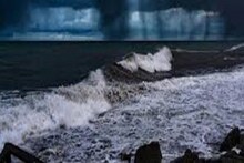 বিকেলেই মোকার তাণ্ডব! খাবার, আশ্রয়, ওষুধপত্রর খোঁজে ছলছলে চোখে মানুষ