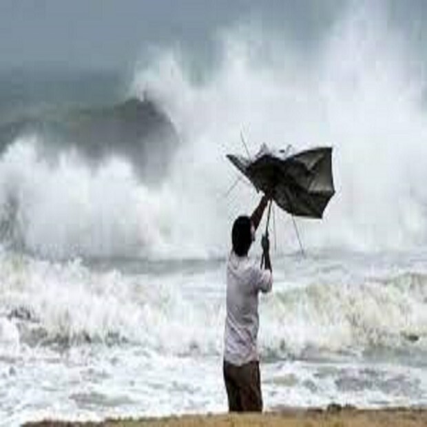 ভয়ঙ্কর ঘূর্ণিঝড় আছড়ে পড়তে চলেছে রবিবার দুপুর দুপুর করেই ৷ কাঁপাবে বাংলাদেশ ও উত্তর মায়ানমারের উপকূলীয় এলাকা, সর্বাধিক গতিবেগ হতে পারে এই ঝড়ের ঘণ্টায় ১৭৫ কিমি ৷ প্রতীকী ছবি ৷