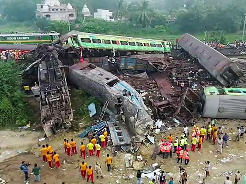 রেলের তরফে জানানো হয়েছিল, করমণ্ডল দুর্ঘটনায় মৃতের সংখ্য়া ২৭৮। তবে ওড়িশা সরকার জানিয়েছে, মৃতের সংখ্যা ২৭৫। 