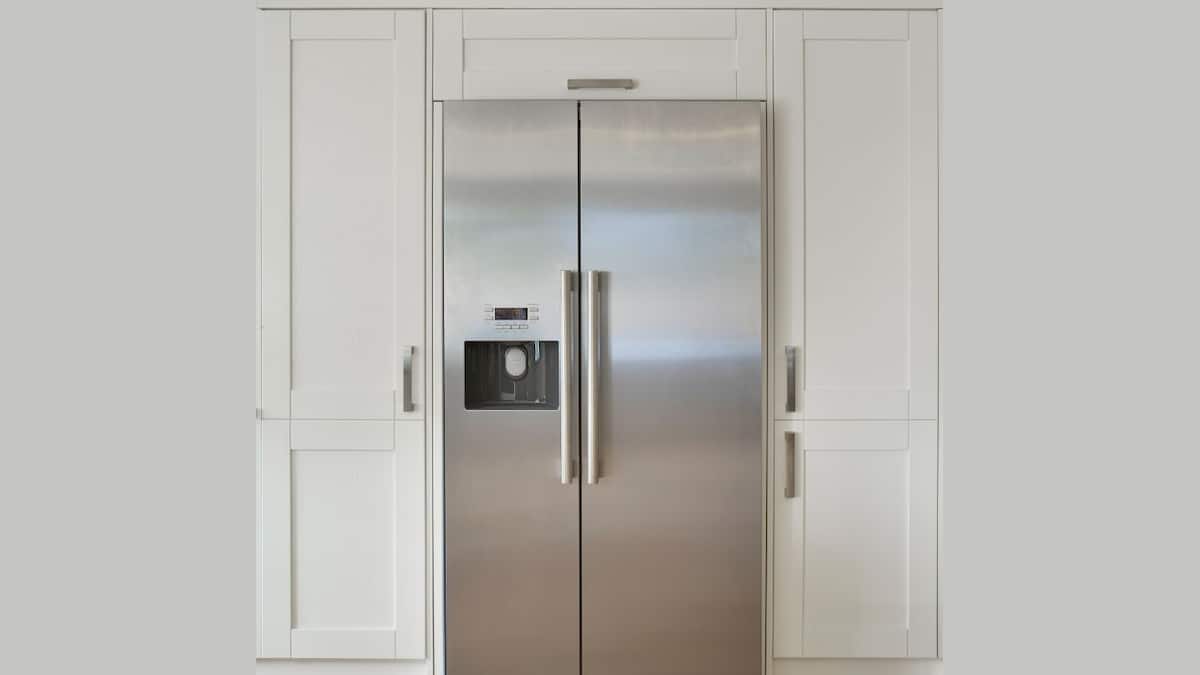 ACর মতো সার্ভিস করাতে হয় ফ্রিজ How often should fridge be serviced