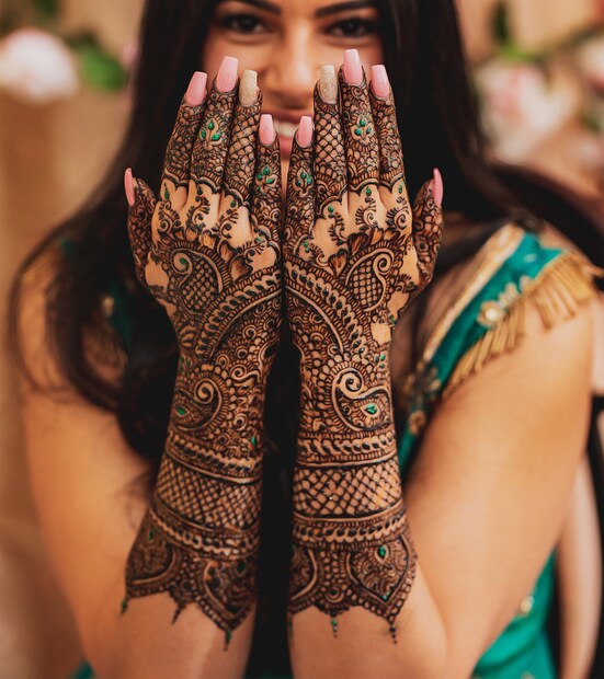 নতুন কনের হাতেও এই ডিজাইন খুবই মানানসই। 