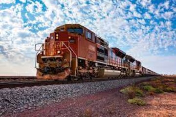 ইঞ্জিন থেকে শেষ কামরায় যেতে লাগে এক ঘণ্টা, ৬৮২টি বগি এই ট্রেনের, চারটি ইঞ্জিন!