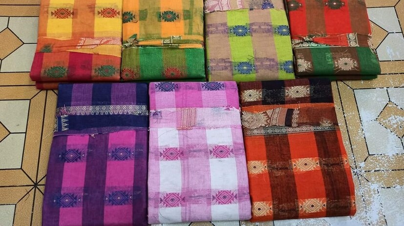 এই শাড়ি বর্তমানে রফতানি করা হয় দেশ ছাড়িয়ে বিদেশের মাটিতেও। তার প্রধান কারণ এখানকার শাড়ির দাম অত্যন্ত কম। (ছবি ও লেখা: মৈনাক দেবনাথ)