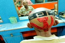 মাথায় ফুটে উঠল CPIM, কাস্তে-হাতুড়ি! তুমুল ভাইরাল ভুবন! ভিডিও চমকে দেবে