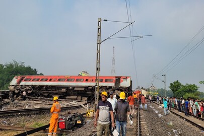 কার গাফিলতিতে দুর্ঘটনা? 