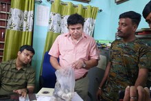 আবর্জনার স্তূপের পাশে পরিত্যক্ত ব্যাগে উদ্ধার অমূল্য ও দুর্লভ মৃগনাভি