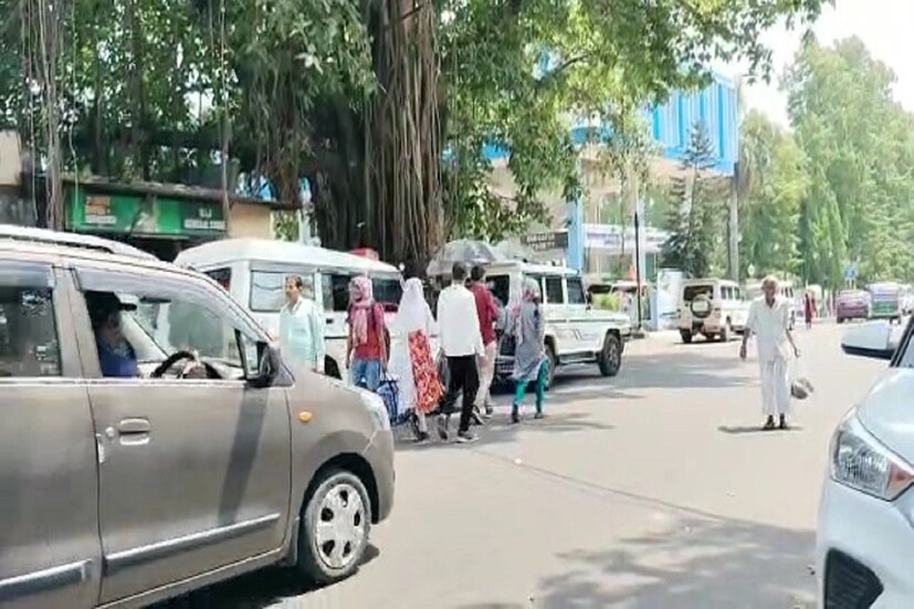 অন্যদিকে আলিপুর আবহাওয়া দফতরের দেওয়া রিপোর্ট অনুযায়ী, গত বৃহস্পতিবার রাজ্যের উষ্ণতম জায়গা ছিল পুরুলিয়া জেলা। সর্বোচ্চ তাপমাত্রা ছিল ৪১.৩ ডিগ্রি সেলসিয়াস। যা স্বাভাবিকের থেকে ২.৮ ডিগ্রি সেলসিয়াস বেশি। বৃহস্পতিবার পশ্চিম বর্ধমান জেলার আসানসোলের সর্বোচ্চ তাপমাত্রা রেকর্ড হয়েছে ৪০.৫ ডিগ্রি সেলসিয়াস। অন্যদিকে পানাগড়ে সর্বোচ্চ তাপমাত্রা রেকর্ড হয়েছে ৪০.৩ ডিগ্রি সেলসিয়াস।