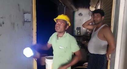 আগুন নেভাচ্ছে দমকল