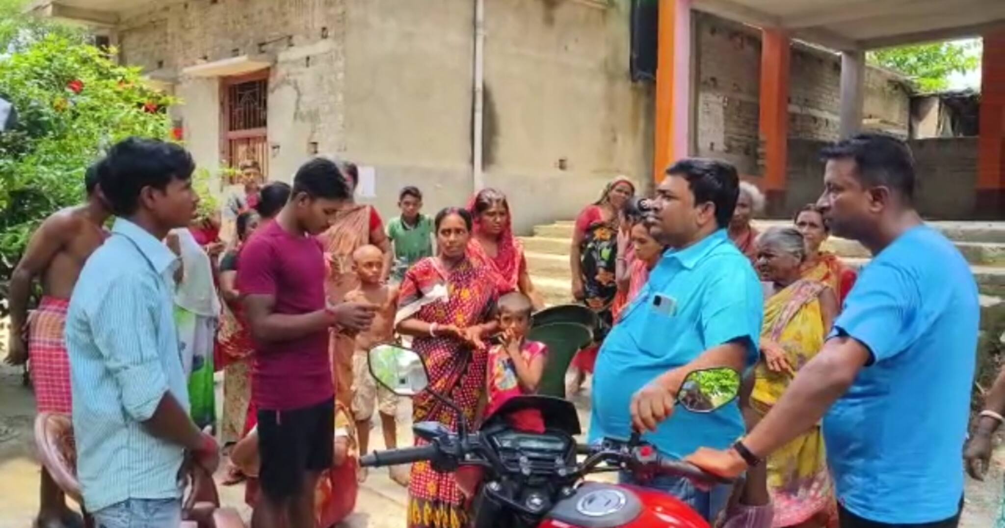 ট্রেন দুর্ঘটনার সাক্ষী! মৃত্যুপুরী থেকে বেঁচে ফিরলেন একই পরিবারের সাত সদস্য