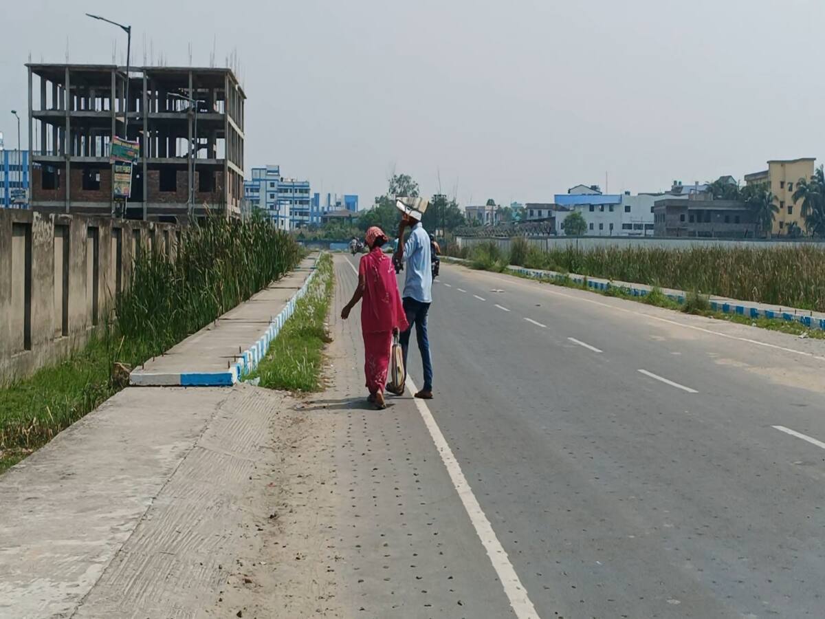 এদিন অর্থাৎ ৭ জুন বুধবার তাপমাত্রা থাকবে সর্বোচ্চ ৩৯.৭ ডিগ্রি সেলসিয়াস এবং সর্বনিম্ন ২৯.৫ ডিগ্রি সেলসিয়াস, যা স্বাভাবিক এর থেকে ৪ ডিগ্রি বেশি। দিঘা-সহ সংলগ্ন এলাকার বাতাসে জলীয়বাষ্পের পরিমাণ ৫৩ শতাংশ। এখনই বৃষ্টির সম্ভাবনা নেই হাওয়া অফিসের রিপোর্ট অনুযায়ী।