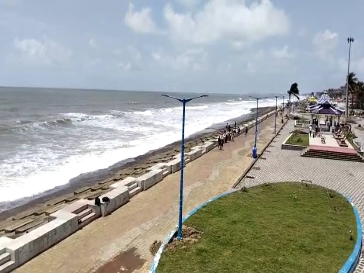 শেষ কয়েকদিন পূর্ব মেদিনীপুর জেলার কোনও প্রান্তেই ছিটে ফোঁটা বৃষ্টি হয়নি। প্রতিদিনই বাড়ছে তাপমাত্রা। অন্যদিকে বাতাসে জলীয় বাষ্পের পরিমাণ কমছে। ভোগান্তি বাড়ছে সাধারণ মানুষের। দিঘায় শেষ ২৪ ঘন্টায় তাপমাত্রা ছিল সর্বোচ্চ ৩৯.৬ ডিগ্রি সেলসিয়াস ও সর্বনিম্ন ২৯.৫ ডিগ্রি সেলসিয়াস।