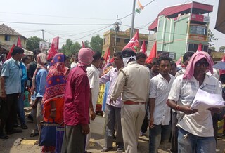নমিনেশনে বাঁধা