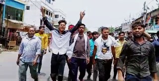মনোনয়ন শেষে মিছিল পরিযায়ী শ্রমিক ''