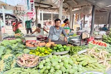 অভাব নিত্যদিনের সঙ্গী, ২ বার টেট পরীক্ষায় পাশ করেও মেলেনি চাকরি!