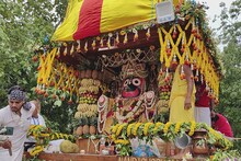 মহাসমারোহে পালন করা হল মায়াপুর ইসকন মন্দিরের রথযাত্রা উৎসব! দেখুন ভিডিও