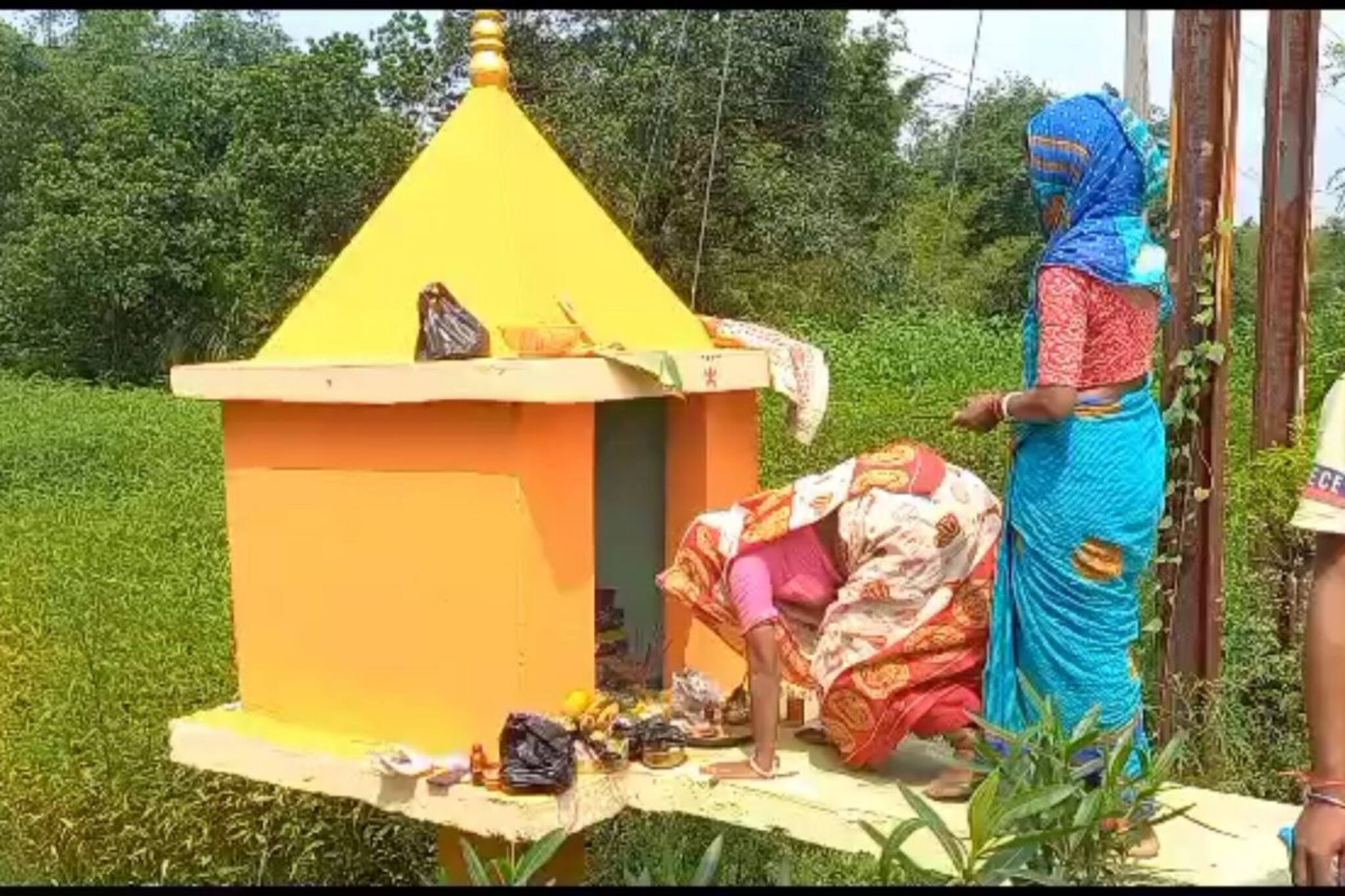 শুধু কামাখ্যাতেই নয়! এই গ্রামেও বহু বছর ধরে হয়ে আসছে অম্বুবাচী পুজো!