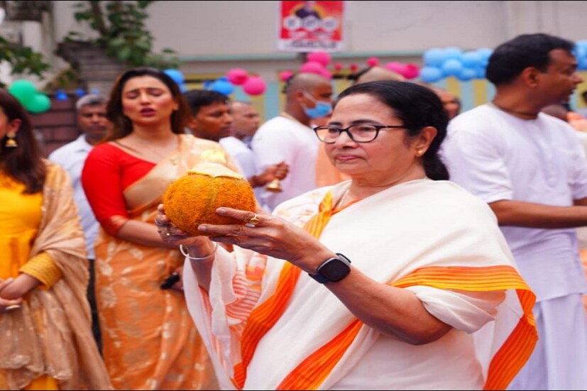  ইস্কন মন্দিরের রথযাত্রা উৎসবের প্রধান অতিথি ছিলেন মুখ্যমন্ত্রী মমতা বন্দ্যোপাধ্যায়। মিন্টো পার্কের কাছে ৩C,অ্যালবার্ট রোডের (উত্তম কুমার সরণি) ইসকন মন্দিরে দুপুর ১টায় রথযাত্রার উদ্বোধন করেন মুখ্যমন্ত্রী।