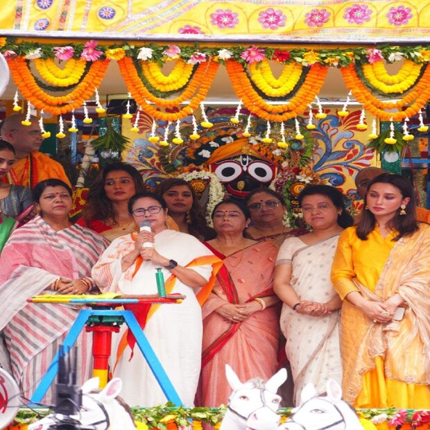 তাঁর সঙ্গে রথযাত্রার উৎসব শামিল হয়েছিলেন নৃত‍্যশিল্পী ডোনা গঙ্গোপাধ্যায়, সাংসদ মিমি চক্রবর্তী ও নুসরত জাহান এবং বাঁকুড়ার বিধায়ক সায়ন্তিকা বন্দ্যোপাধ্যায়। 