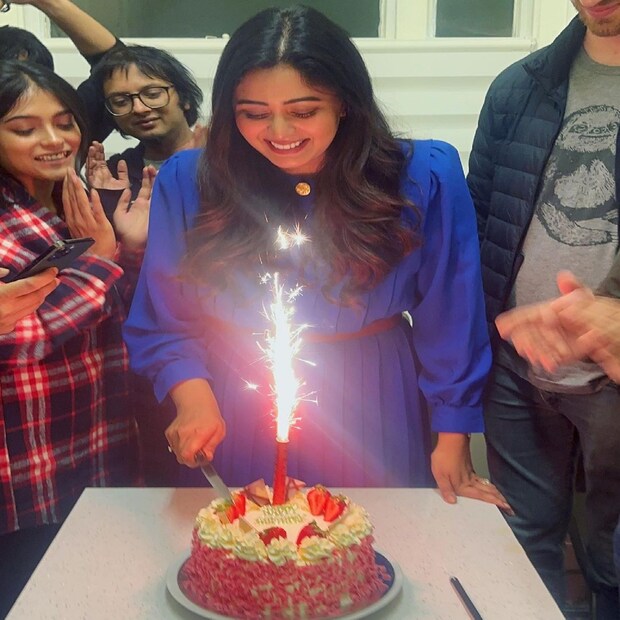 বর্তমানে মৈনাক ভৌমিকের একটি ছবিতে কাজ করছেন তিনি। লন্ডনে চলছে সেই ছবির শুটিং। শুটিং-এর মাঝে ২৬ জুন মধ্যরাতেই জন্মদিনের উদযাপন হল।