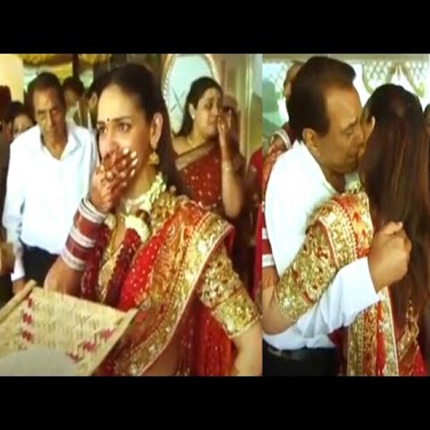 বলিউড সূত্রে খবর, এমন চিৎকারে কেঁপে যায় গোটা বিয়ের অনুষ্ঠান। কেঁদে ফেলেন এষা দেওল। বাবাকে এমন মেজাজ হারাতে দেখে স্তম্ভিত হয়ে পড়েন কনে। 