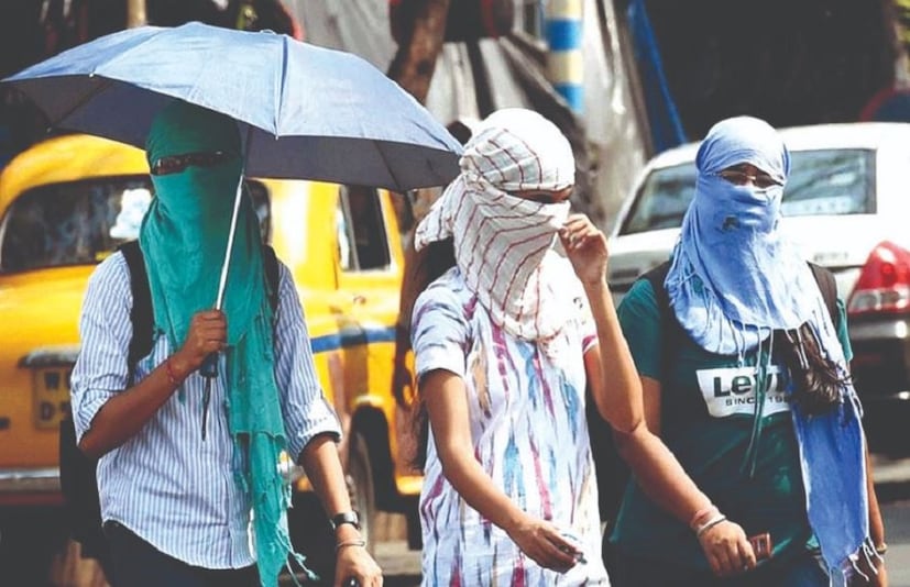  কলকাতা সহ দক্ষিণ ও উত্তরবঙ্গের একাধিক জেলার তাপমাত্রার বহাল থাকবে। তাপ থেকে এখনই রেহাই মিলবে না।এই তীব্র দহনজ্বালা এখনই জুড়োবে না। (Reported By: Sarmistha Banerjee)