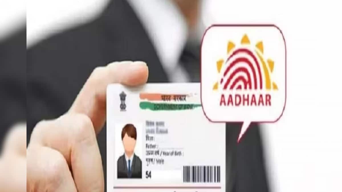 Who is the first aadhaar card holder in our country, কে দেশের প্রথম