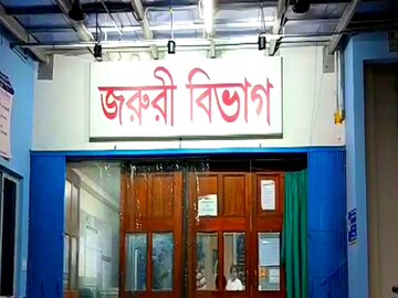 সীমান্তে বেপরোয়া লরির মুখোমুখি বাইক, প্রশাসনকে কড়া হওয়ার অনুরোধ সীমান্তে বেপরোয়া লরির মুখোমুখি বাইক, প্রশাসনকে কড়া হওয়ার অনুরোধ