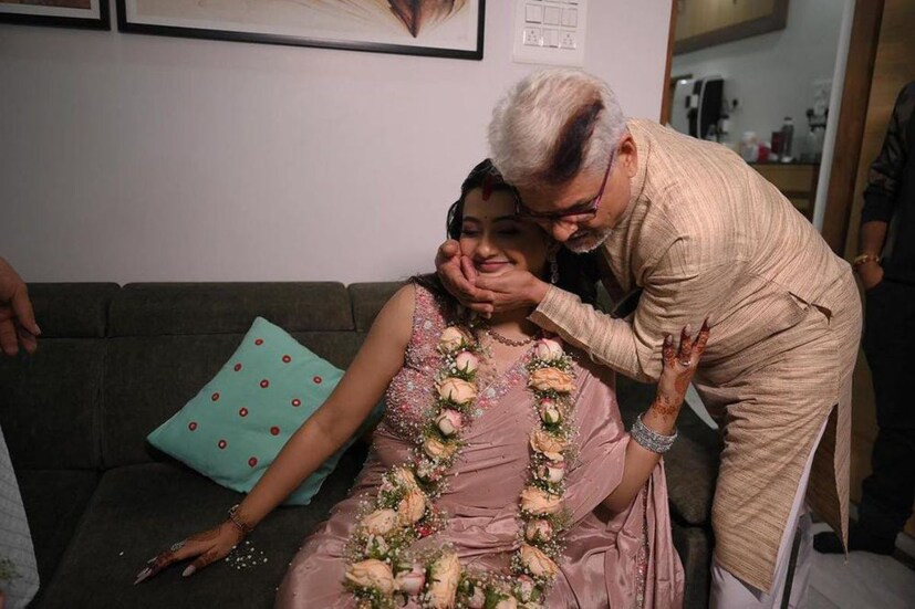 বিয়ের মানেই তো জমিয়ে খাওয়া-দাওয়া। তাঁদের বিয়েতে কী কী খাবারের আয়োজন করা হয়েছিল? জানতে চাওয়া হলে উদয় বলেন, &quot; বাড়িতেই আমরা রেজিস্ট্রি করেছি। ফলে যা হয় একদমই বাড়ির রান্না, ঘরোয়া খাবার ছিল।&quot; ছবি: সোশ্যাল মিডিয়া। 