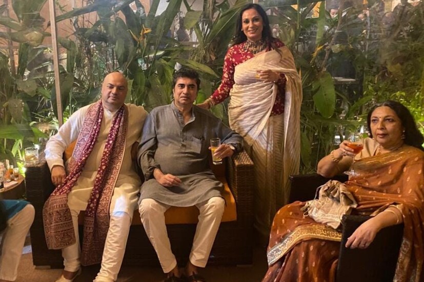 অনীক নিজে ছবি ও ভিডিও পোস্ট করে দেওল পরিবারের আতিথেয়তার প্রশংসা করলেন। দারুণ খাওয়াদাওয়া, সুস্বাদু ককটেলের কথা বলতে ভুললেন না তিনি।