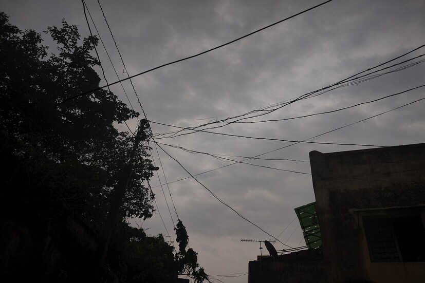 আগামী কয়েকদিন আবহাওয়া একই রকমের থাকবে বলে জানা যাচ্ছে। আরও নিচে নামতে পারে সর্বোচ্চ তাপমাত্রা এবং সপ্তাহ জুড়ে রয়েছে বৃষ্টিপাতের সম্ভাবনা।