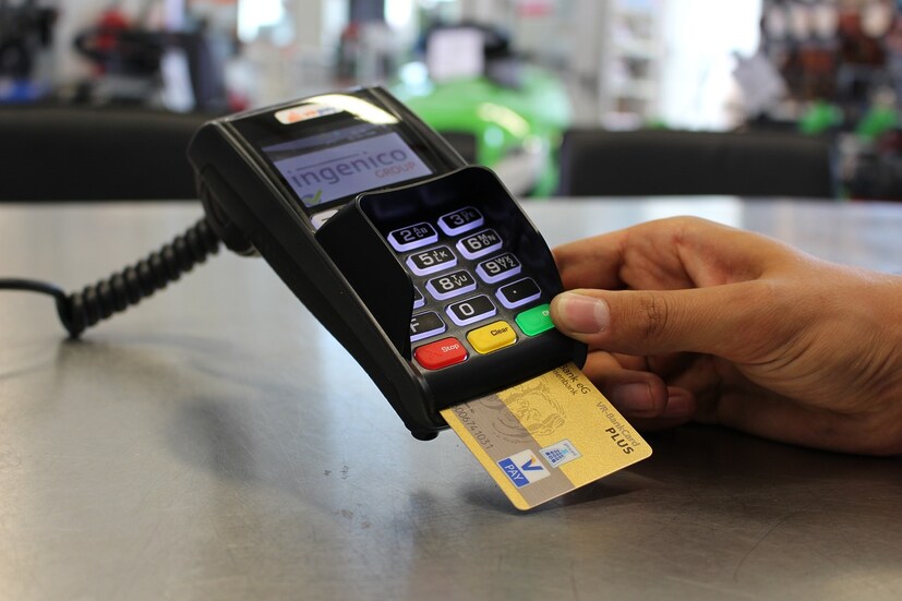 Google Pay-তে বিল ভাগ করতে, প্রথমে আপনার স্মার্টফোনে অ্যাপটি খুলুন। তারপরে আপনাকে অ্যাপে পরিচিতিগুলি বেছে নিতে হবে, যাদের মধ্যে আপনি বিলটি ভাগ করতে চান। এর পর সবাইকে নিয়ে একটি গ্রুপ তৈরি করুন। (প্রতীকী ছবি, সৌজন্যে pixabay)