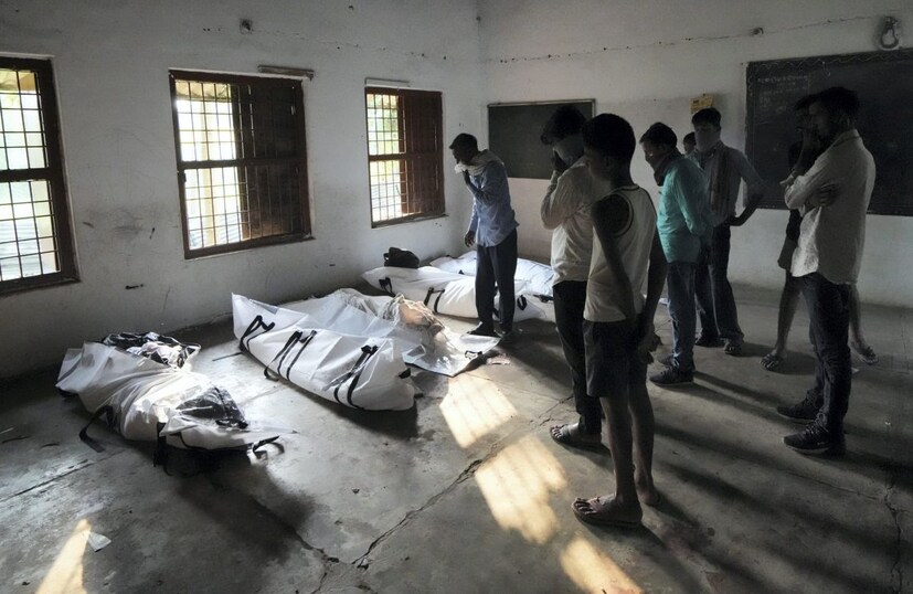 পুলিশ কর্মকর্তারা বলেন, অনেক লাশ শনাক্তও করা যাচ্ছে না। কিন্তু এমন প্রায় ৪০টি মৃতদেহ ছিল যেখানে কোথাও কোনও আঘাতের চিহ্ন বা রক্তপাত ছিল না। এর মধ্যে অনেকের মৃত্যু সম্ভবত বিদ্যুৎস্পৃষ্ট হয়ে হয়েছে।