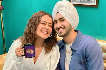রোহনকে ছেড়ে চলে এসেছেন নেহা কক্কর!বিয়ে ভাঙতে চলেছে গায়িকার?সোশ্যাল মিডিয়ায় পোস্ট