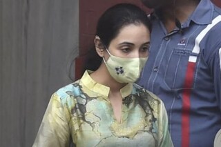 ঘণ্টাখানেক পরে রওনা দিলেন রুজিরা। প্রতীকী ছবি