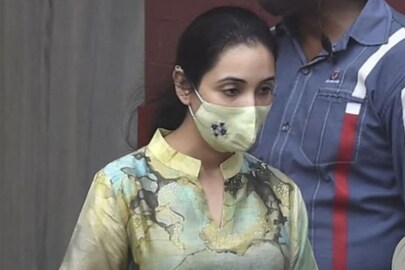 ঘণ্টাখানেক পরে রওনা দিলেন রুজিরা। প্রতীকী ছবি
