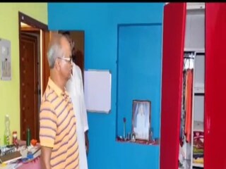 বৃদ্ধের কথা শুনে দুষ্কৃতীদের সন্ধানে তল্লাশি শুরু করে এলাকার কিছু যুবক
