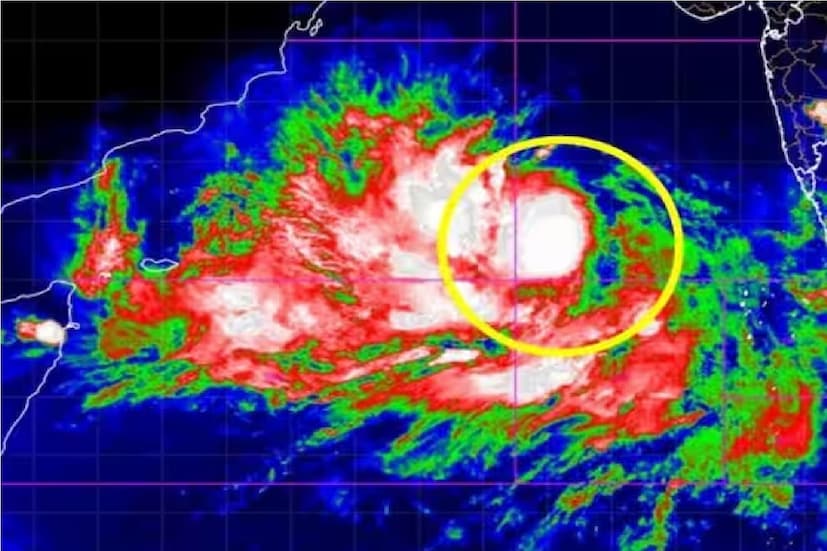 *আবহাওয়া দফতর জানাচ্ছে, ঘূর্ণিঝড় 'বিপর্যয়'-এর প্রভাব পড়বে গোয়া, গুজরাত এবং কর্নাটক উপকূলে। যদিও আরব সাগর সংলগ্ন বাকি দেশ ওমান, ইরান, পাকিস্তানে ঝড়ের তেমন প্রভাব পড়বে না বলেই মনে করছে মৌসম ভবন। ফাইল ছবি। 