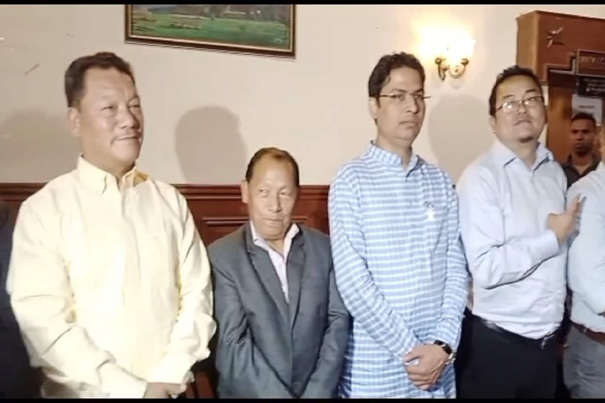 পাহাড়ে পাল্টে গেল রাজনৈতিক অঙ্ক, পদ্মের ছাতার তলায় বিমল-অজয়! কী করবে তৃণমূল?