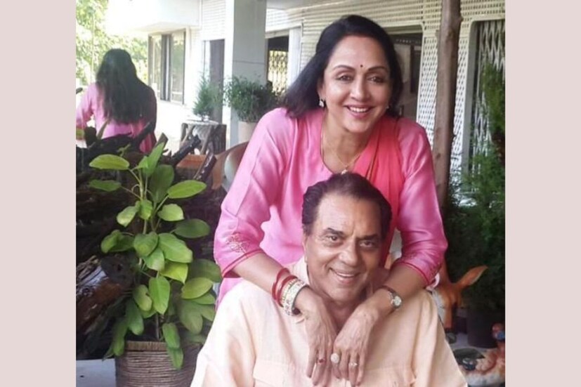  ভালবেসে বিয়ে করলেও এক ছাদের তলায় থাকেন না হেমা মালিনী ও ধর্মেন্দ্র৷ এই নিয়ে জলঘোলা কম হয়নি৷ কিন্তু কেন? এবার প্রকাশ্যেই মুখ খুললেন ড্রিম গার্ল৷
