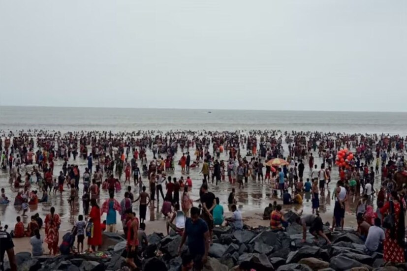 বাতাসে জলীয় বাষ্পের পরিমাণ ৭৪ শতাংশ। হাওয়া অফিসের রিপোর্ট অনুযায়ী আগামী কয়েক দিন বৃষ্টির পূর্বাভাস নেই। ফলে দিঘায় আরও বাড়বে তাপমাত্রা। 