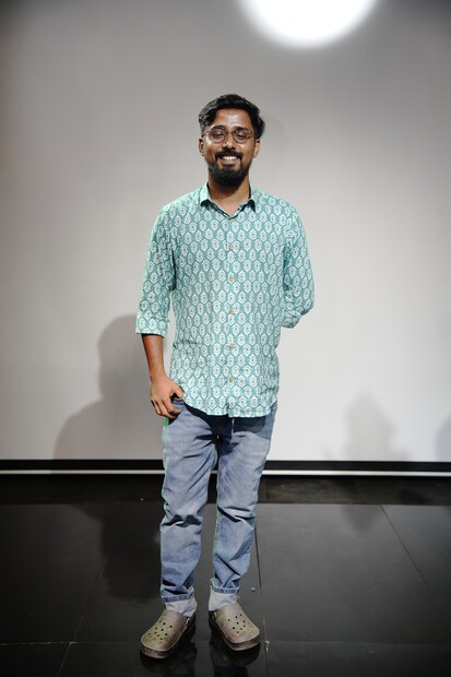 পরিচালক নিজে উত্তরবঙ্গের ছেলে, গল্পকেও তিনি সাজিয়েছেন সেখানকারই পরিবেশে, সেখানকার পাত্র-পাত্রীদের মতো করে। ফলে, তা একটা অন্য স্বাদ পরিবেশন করতে চলেছে ৷