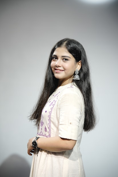  এই সিরিজের কাহিনি, চিত্রনাট্য এবং পরিচালনার দায়িত্বে শুভাঞ্জন বসু। অভিনয় করতে দেখা যাবে সন্দীপ ভট্টাচার্য, সবুজ বর্ধন, দুর্বার শর্মা, পিয়া দেবনাথ, দিশা ভট্টাচার্য, উজ্জয়িনী দেবকে।