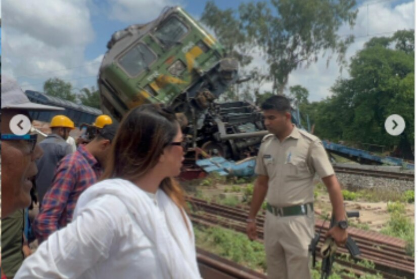 বাঁকুড়ার দায়িত্বে রয়েছেন তৃণমূল নেত্রী সায়ন্তিকা বন্দ্যোপাধ্যায়৷ সেইমতো নিজের এলাকায় ট্রেন দুর্ঘটনার খবর পেয়েই ছুটে এসে ঘুরে দেখেন পুরো ঘটনাস্থল৷ রেল আধিকারিক ও আরপিএফ-এর সঙ্গেও কথা বলেন অভিনেত্রী৷