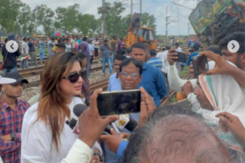 শনিবার ভোট ৪ টে নাগাদ বাঁকুড়ার ওন্দায় লুপ লাইনে দুটি মালগাড়ির সংঘর্ষে ক্ষতি হয়েছে ইঞ্জিন সহ একাধিক কামড়ার৷ পরিস্থিতি খতিয়ে দেখতেই তড়িঘড়ি নিজের এলাকায় চলে এসেছেন সায়ন্তিকা৷
