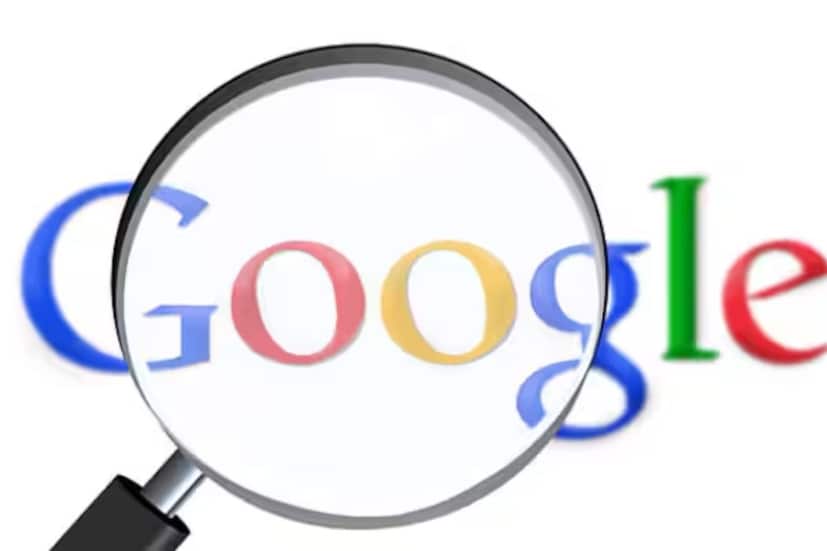 GOOGOL গণিতের একটি পরিভাষা যার অর্থ ১ এবং ০০ অর্থাৎ ১০০। কিন্তু নিবন্ধন করার সময় বানান ভুলের কারণে এর নাম GOOGOL-এর পরিবর্তে Google হয়ে যায়।