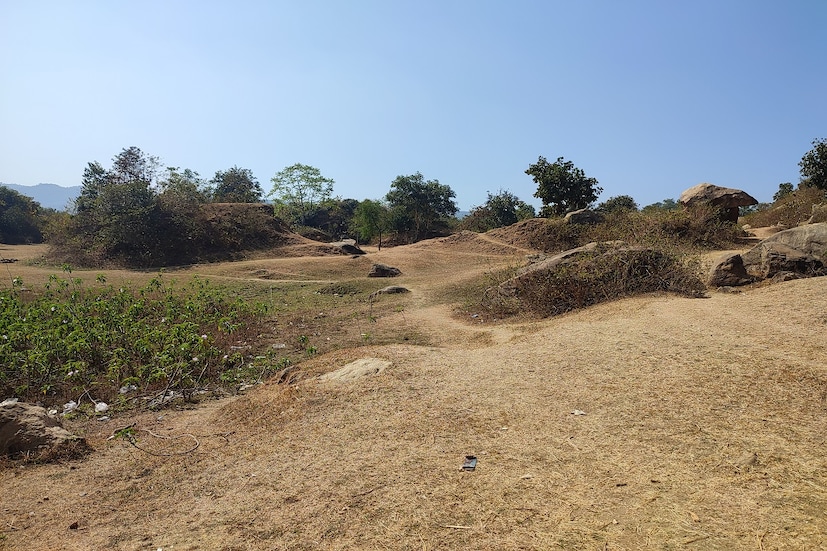 *শিশুদের মধ্যে উচ্চ তাপমাত্রায় জ্বরের ঘটনা পাওয়া যাচ্ছে। জ্বর বেশি হলে তা মস্তিষ্কে সংক্রমণ ঘটাতে পারে। এই ক্ষেত্রে, শিশুদের শরীর একটি ভিজে কাপড় দিয়ে মুছিয়ে দিতে হবে বারবার। কোনও ভাবেই তাঁদের রোদে বের করা যাবে না। সংগৃহীত ছবি। 