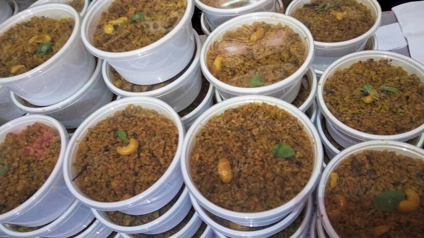 ইসকন কমিটির সদস্য তথা মহাপ্রসাদ স্টলের ম্যানেজার ইন্দ্রজিৎ গুহ জানান, “এ বছর প্রথমবার শিলিগুড়িতে এত বড় করে রথ মহোৎসব পালন করা হচ্ছে। মহাপ্রভু জগন্নাথের মহাপ্রসাদ বিতরণ করা হচ্ছে এই প্রাঙ্গণ থেকেই। 